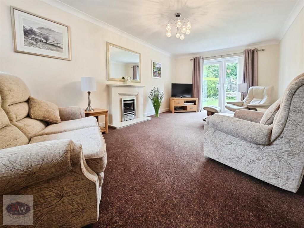 Kirklands Lane, Baildon, BD17 6EE photo 5