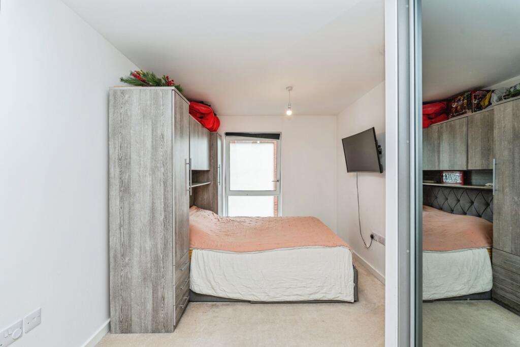Apartment in Southampton - View 5