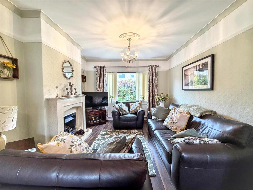 House in High Peak, Fairfield - View 3