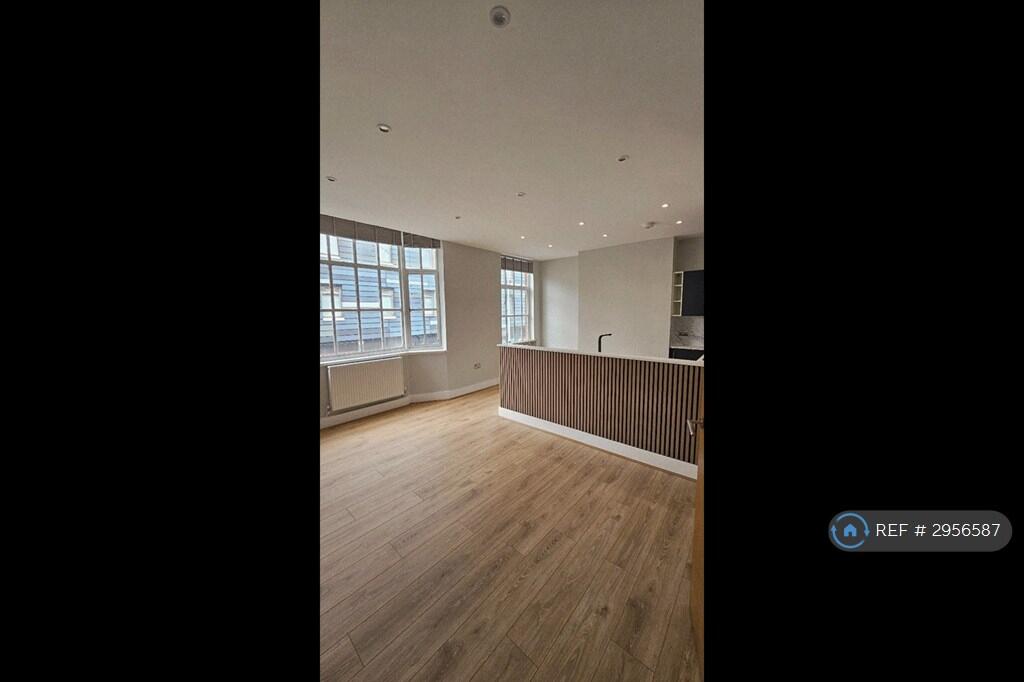 Main image of property: Clasketgate, Lincoln, LN2
