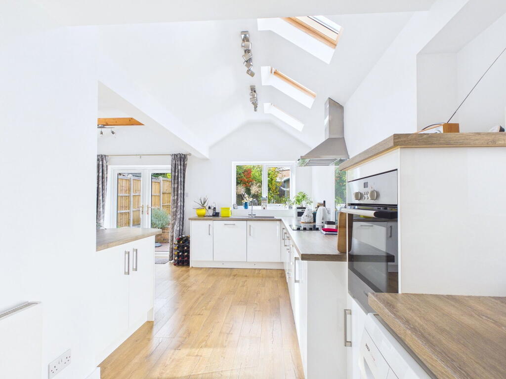 House in Three Rivers, Croxley Green - More