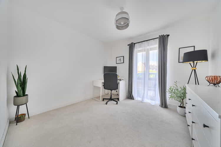 Apartment in Upton, St Crispin's - More