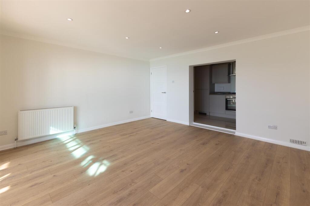 Apartment in St Leonards-on-Sea, West Marina - View 2
