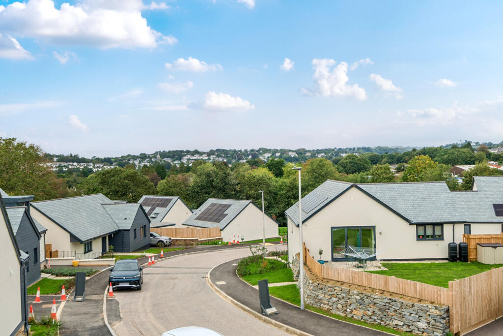 House in Tavistock, Whitchurch - More