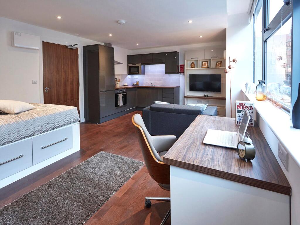 Apartment in Leeds - More