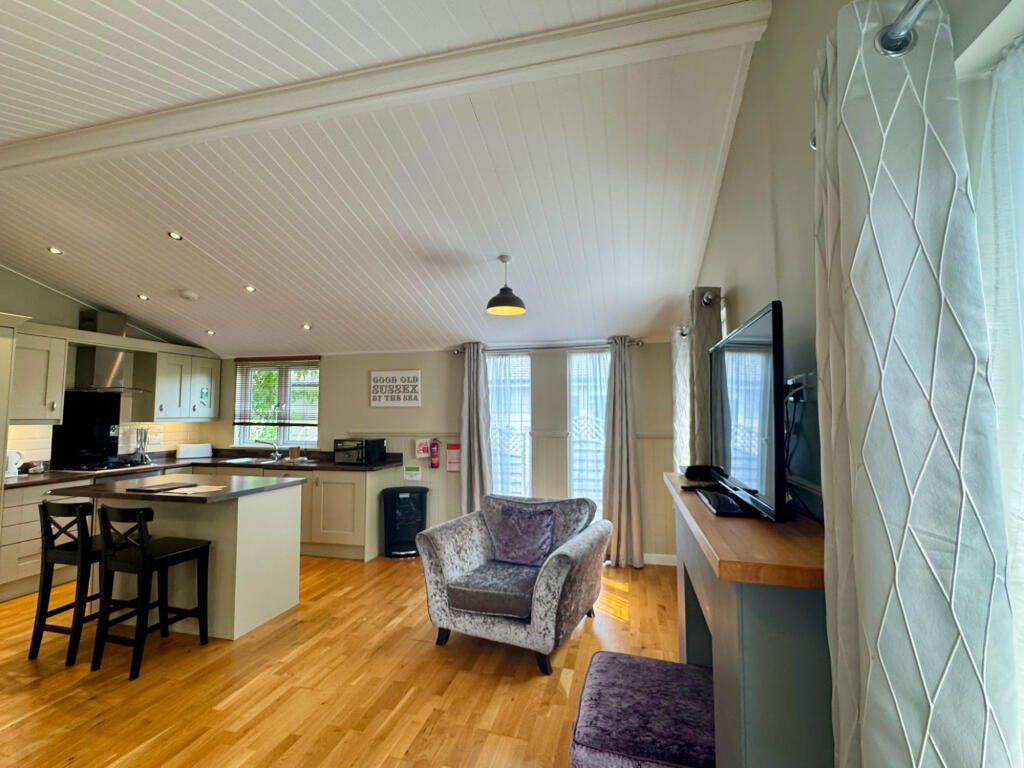Golden Cross Village, East Sussex, BN27 photo 4