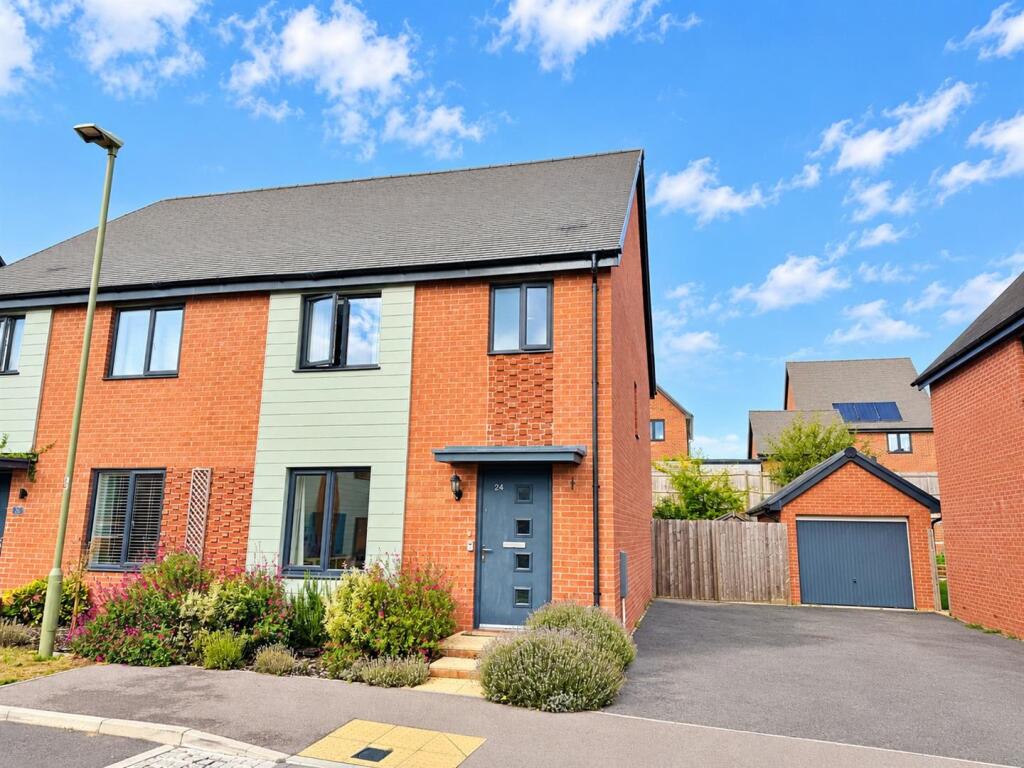 3-bed semi-detached on Brunel Way, Whiteley, £350,000