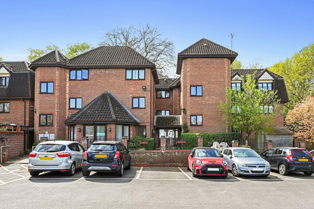 Main image of property: Flat , Beech Spinney, Warley, Brentwood