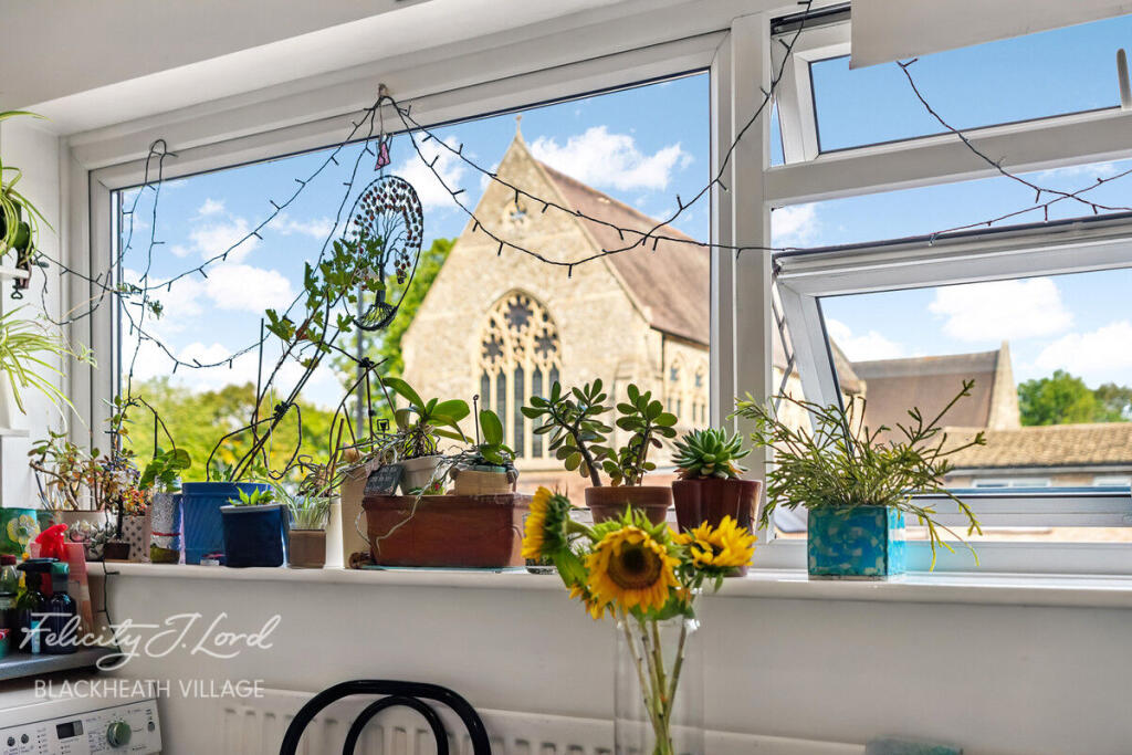 House in London, Redbrick Estate, Grove Park - View 5