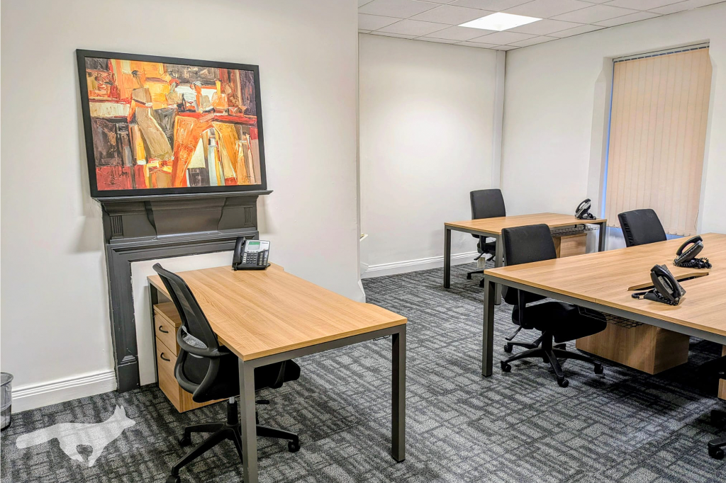 Office: > 6 Desks