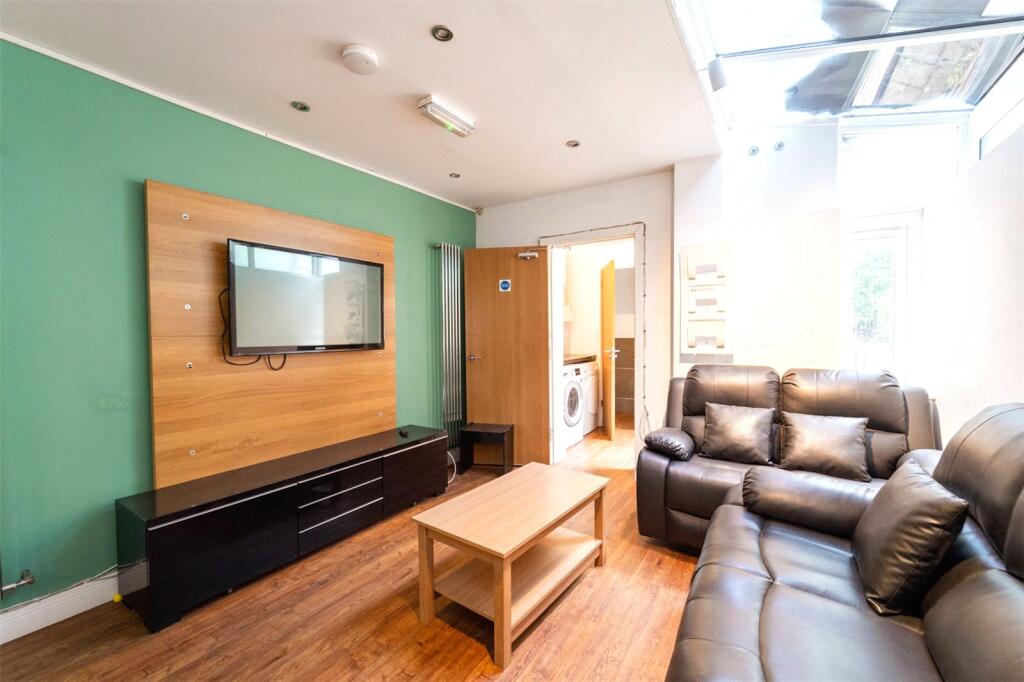 6 bedroom house for rent
