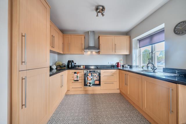 Apartment in Thatcham, West Berkshire - View 2