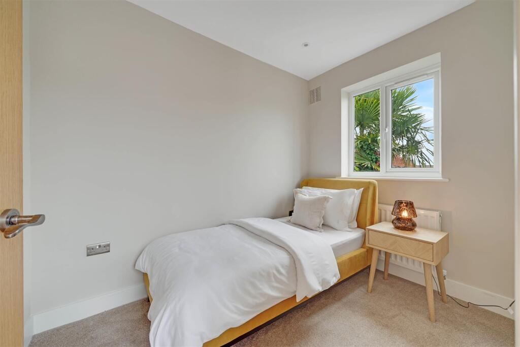 Apartment in Twickenham - View 5
