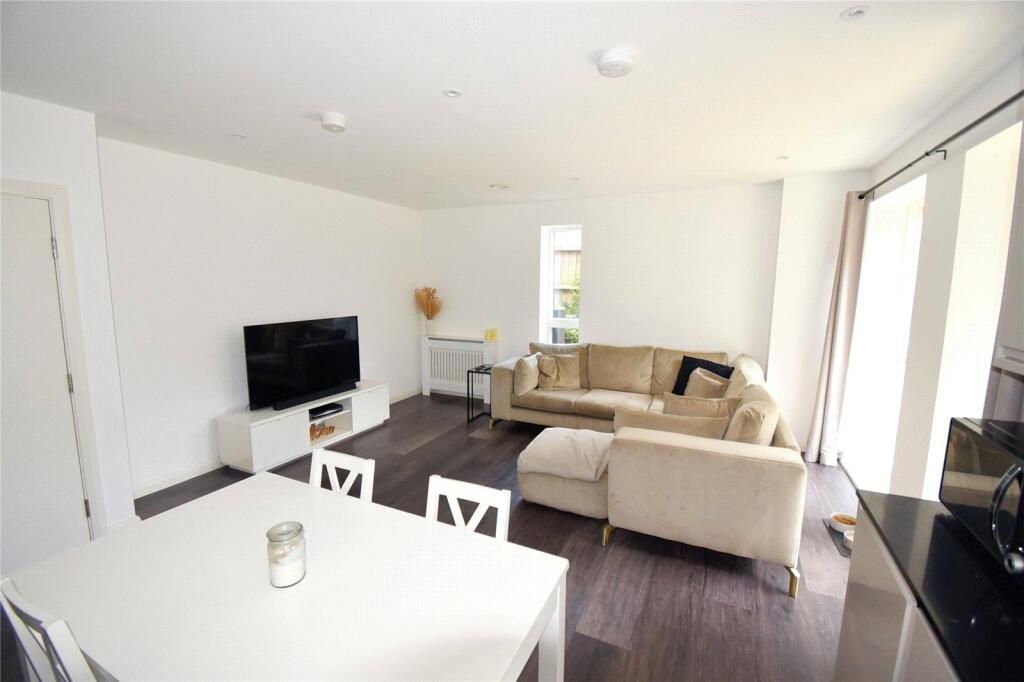 Apartment in Southall - View 3