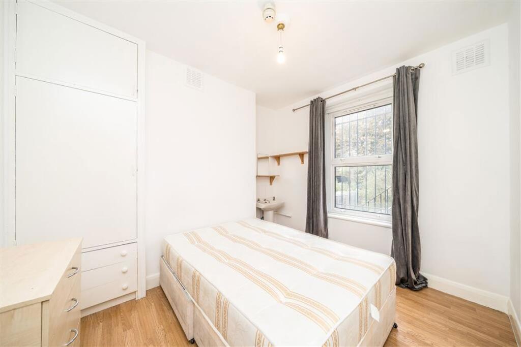 Apartment in London - View 5