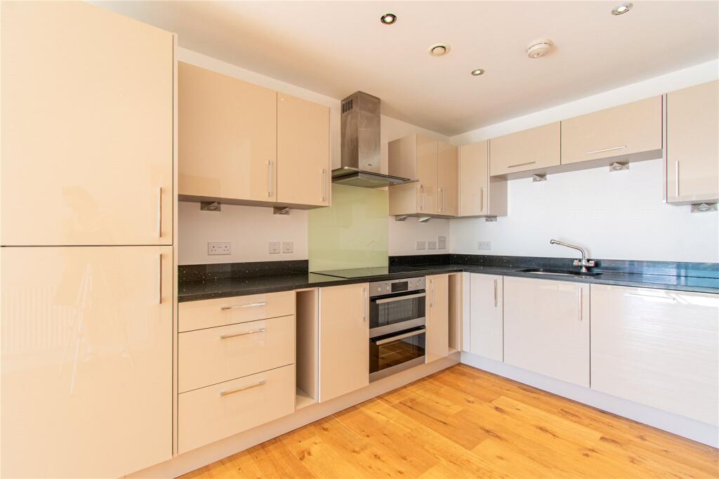 Apartment in Reading - View 3