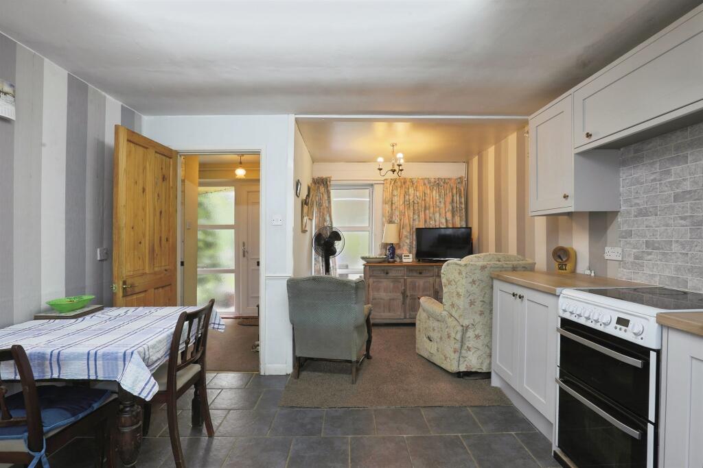 Starmer Place, Hatton, Warwick photo 4