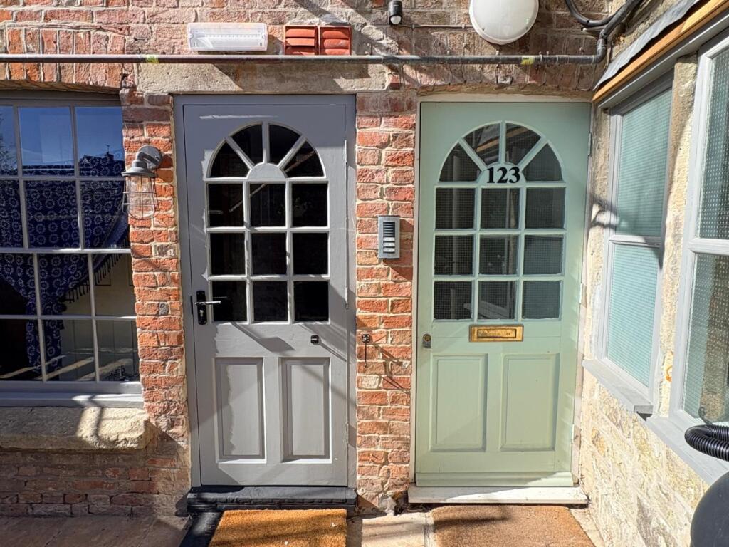 Main image of property: 51 High Street, Shaftesbury, Dorset, SP7