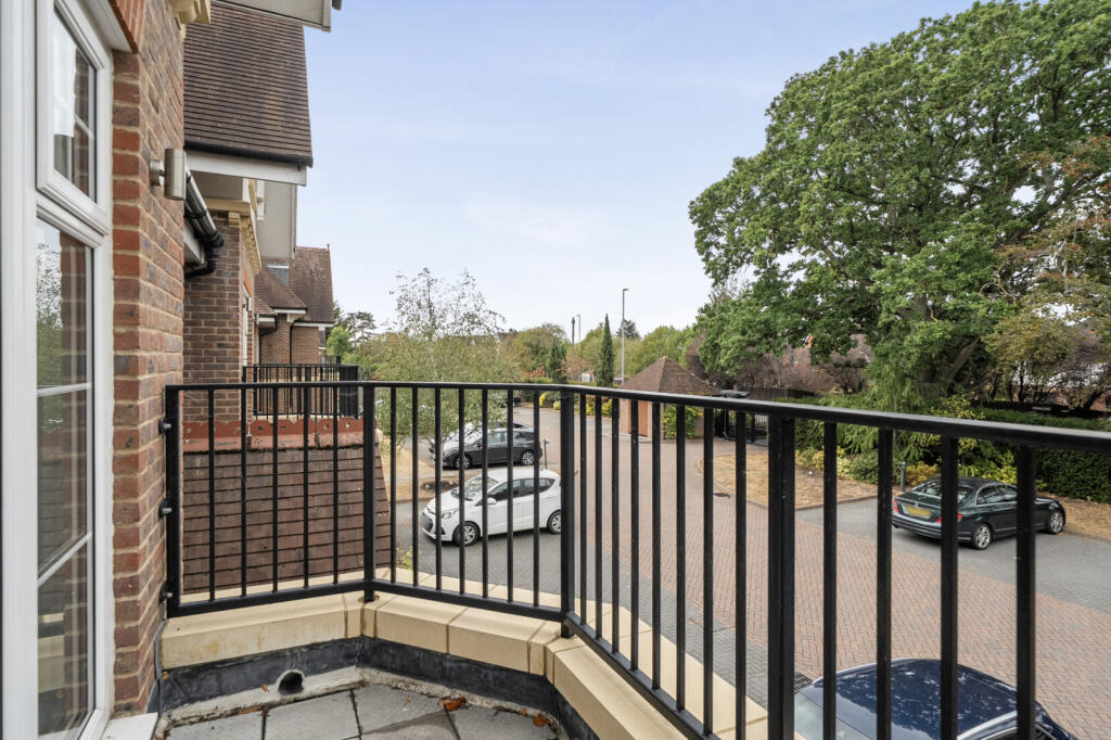 Apartment in Maidenhead, Bray Wick - View 5