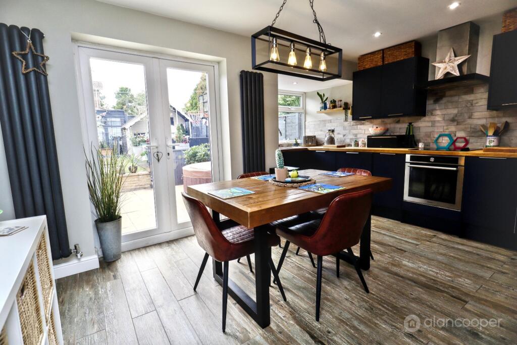 House in Nuneaton and Bedworth, Bermuda - More