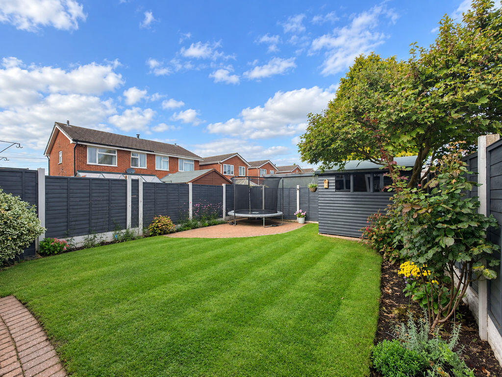 Lapwing Close, Cheslyn Hay photo 4