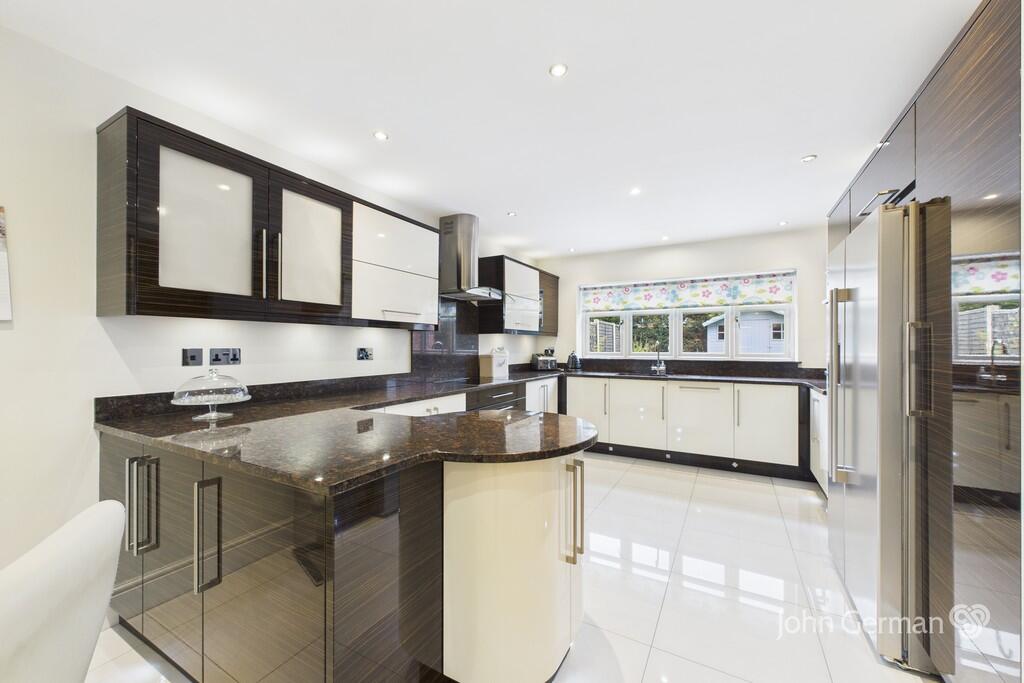 Clayton Drive, Lichfield photo 5