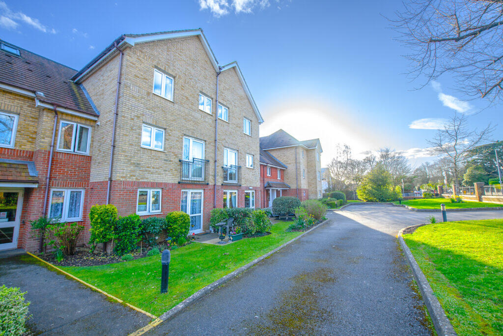 Main image of property: Flat 18, Nightingale Court, 156-160 Havant Road, Drayton, Portsmouth, PO6 2JA