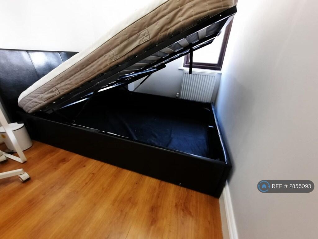 6 bedroom terraced house for rent