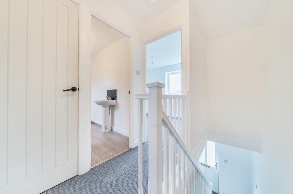 House in North Kesteven, Holdingham, Sleaford - More