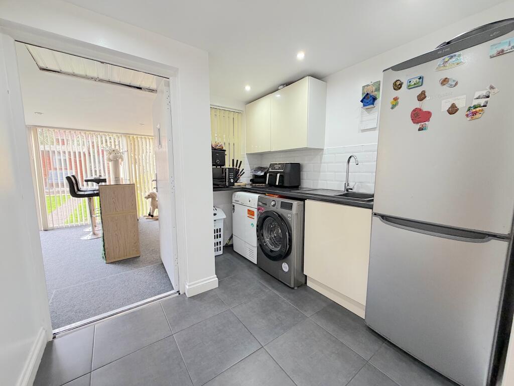House in Wolverhampton, West Midlands - More