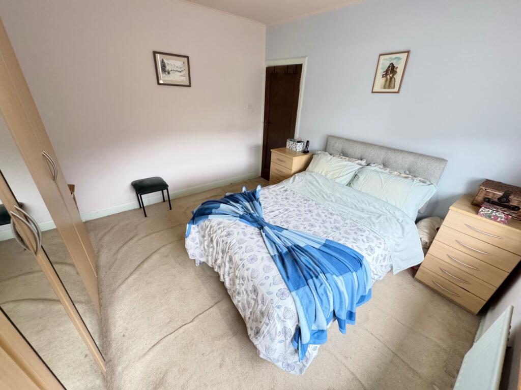 House in Thornliebank, Robslee - More