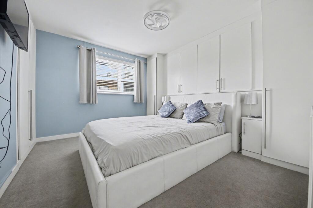 Main image of property: 316 Hinkler Road, Thornhill, SO19