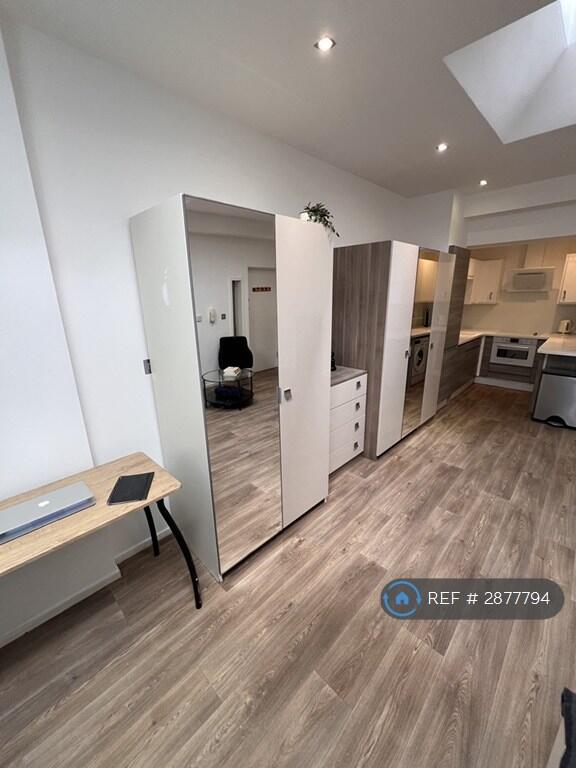 Studio flat for rent