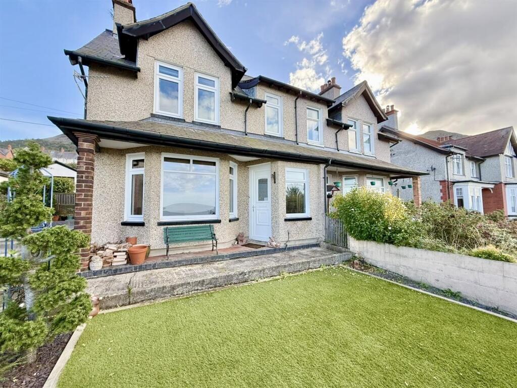 House in Penmaenmawr, Pen-y-Coed - View 2