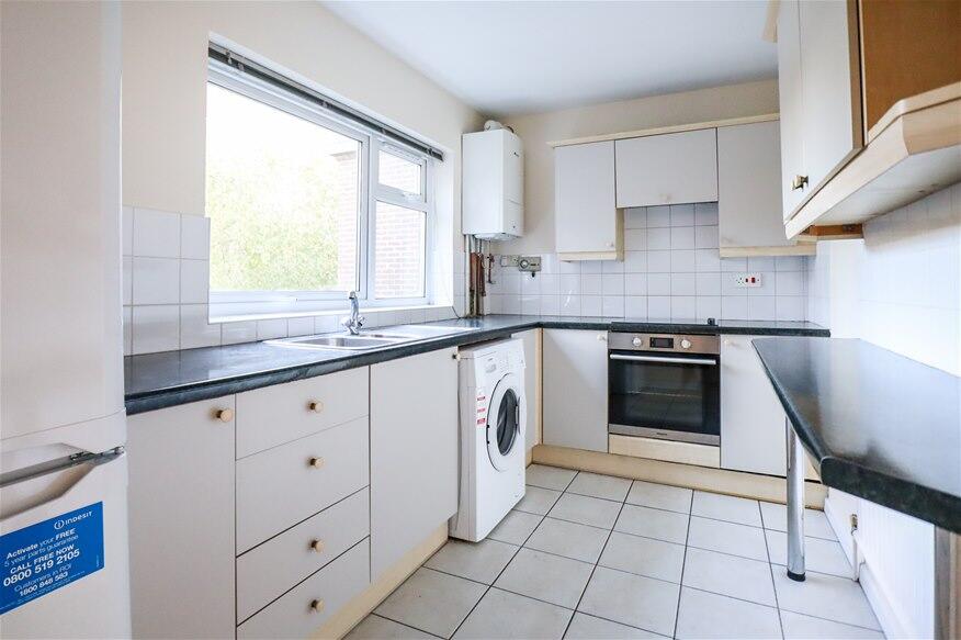 Apartment in St Albans, Harpenden - View 5
