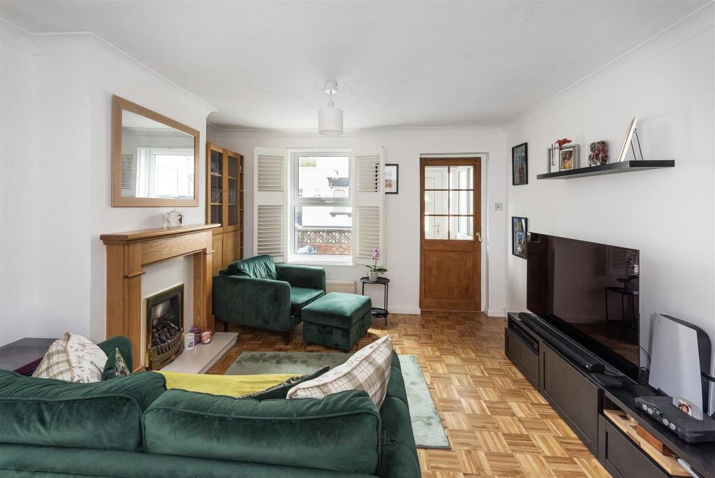 Main image of property: Maidstone Road, Hadlow, Tonbridge