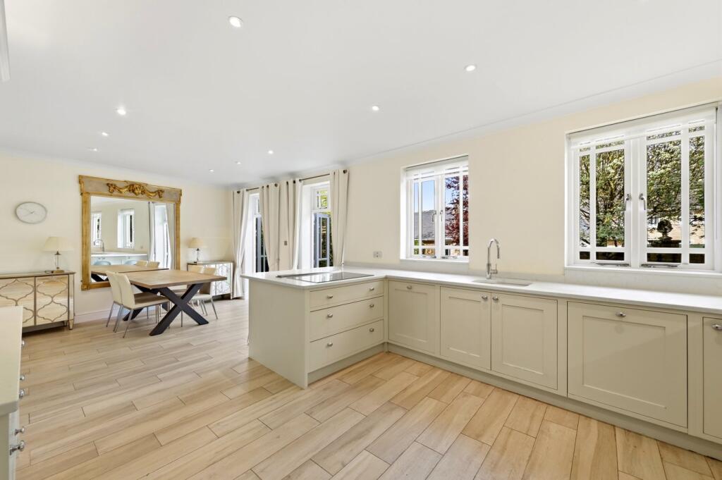 House in Weybridge - View 4