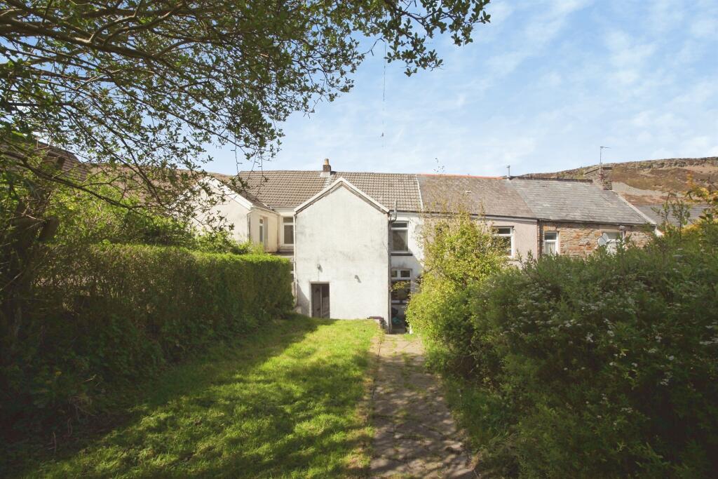 House in Cardiff, Cymmer - More