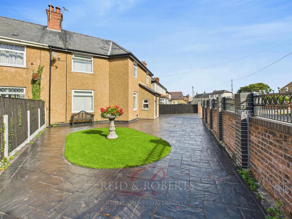 3-bed semi-detached on Coed Mor, Pen-Y-Ffordd, Holywell, £175,000
