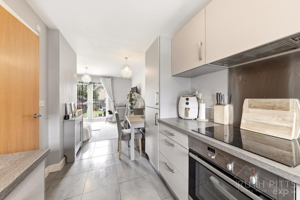 House in Doncaster - View 4