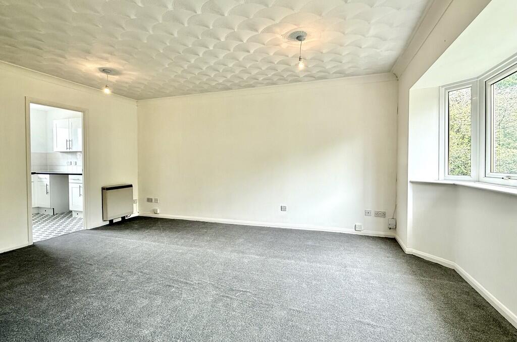 Myrtle Close, Carisbrooke Green photo 4