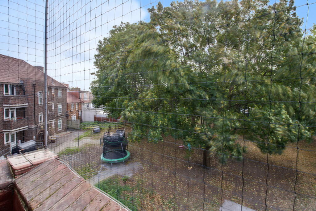 Apartment in Romford - View 5