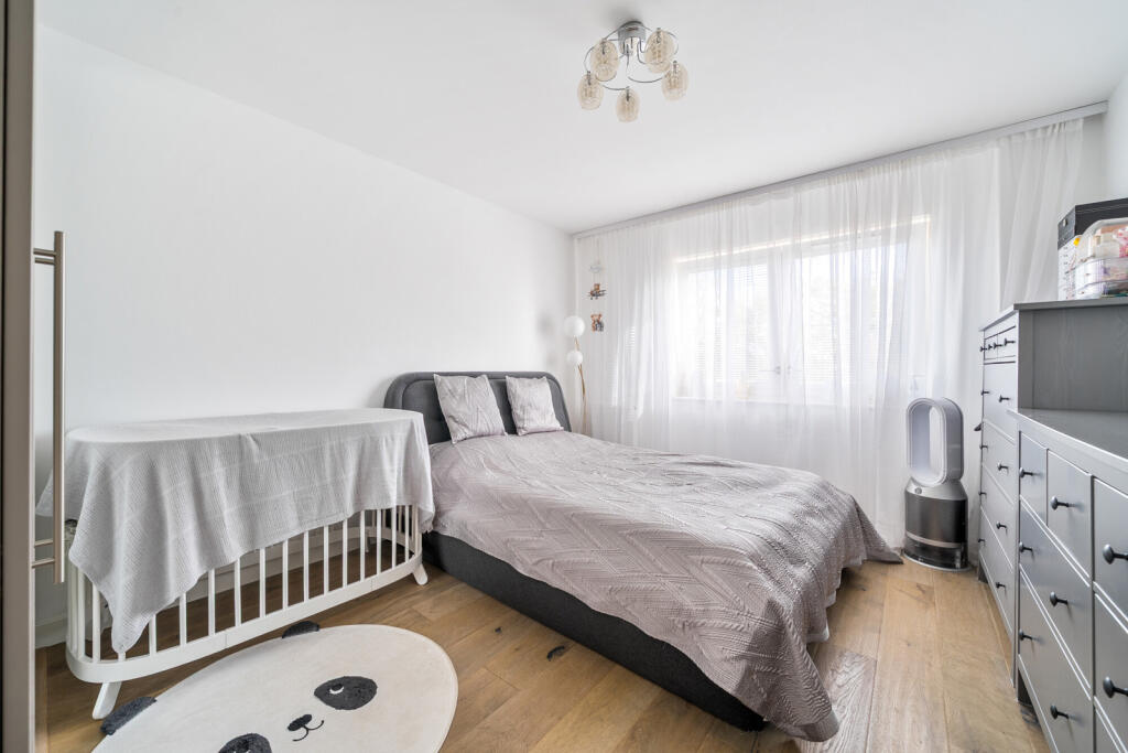 Apartment in Southall - View 4