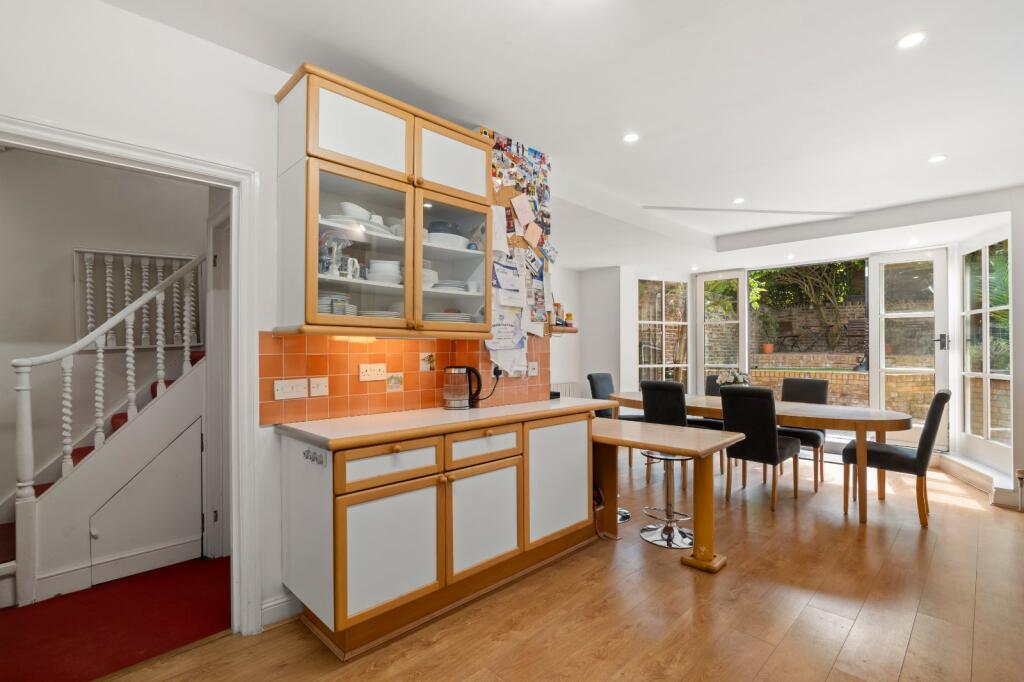 House in London, Kensington - View 3