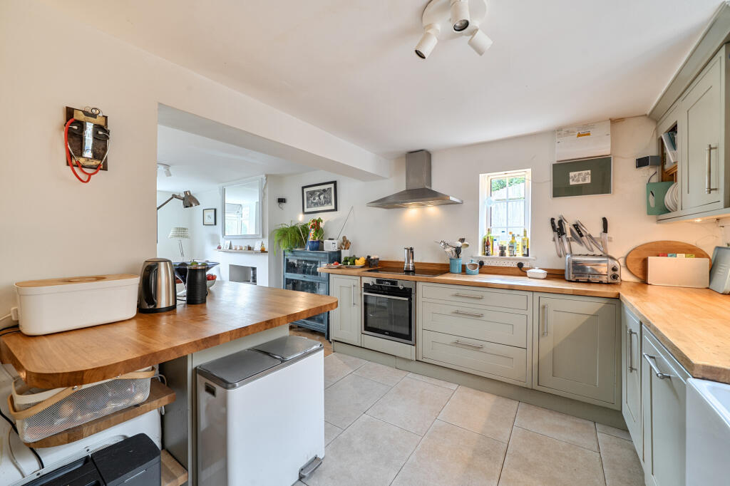 House in Stroud - More