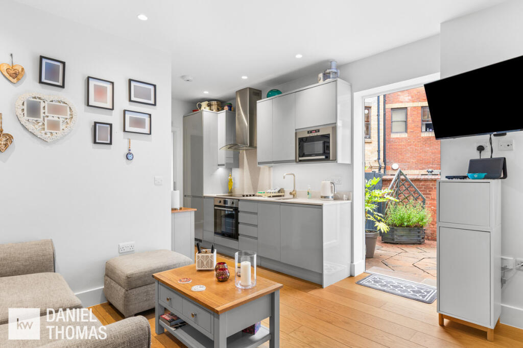 Apartment in Epping Forest, Waltham Abbey - View 2