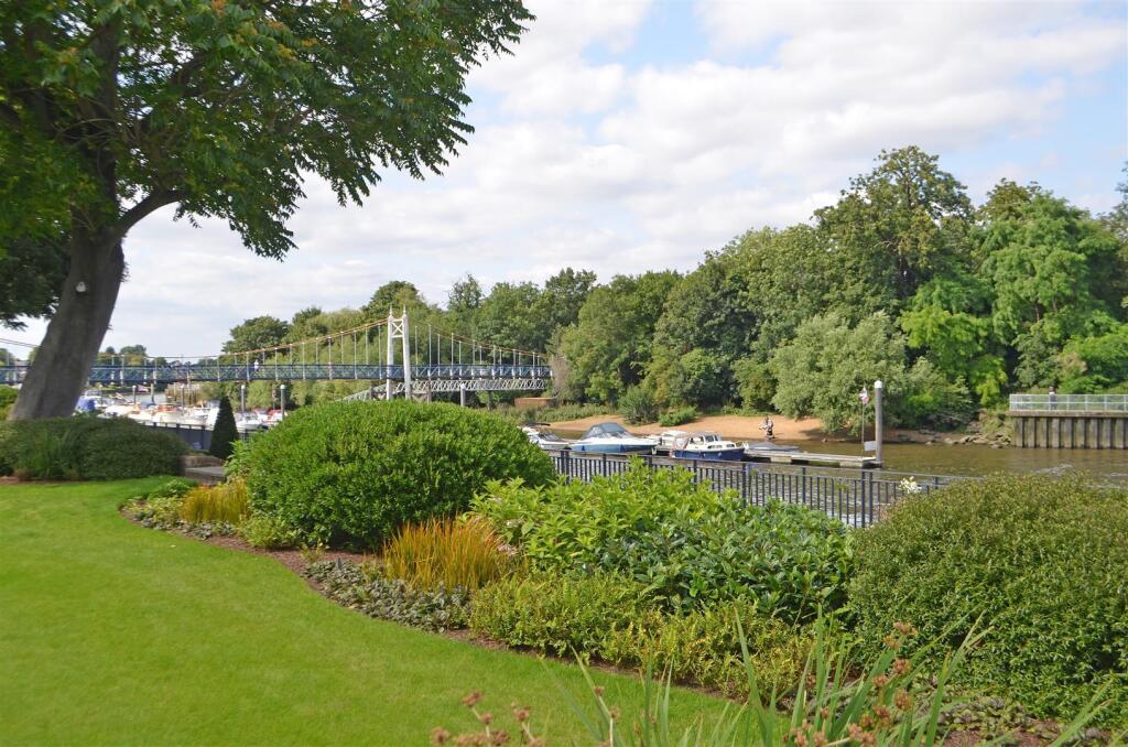 Apartment in Teddington, Hampton Wick - More