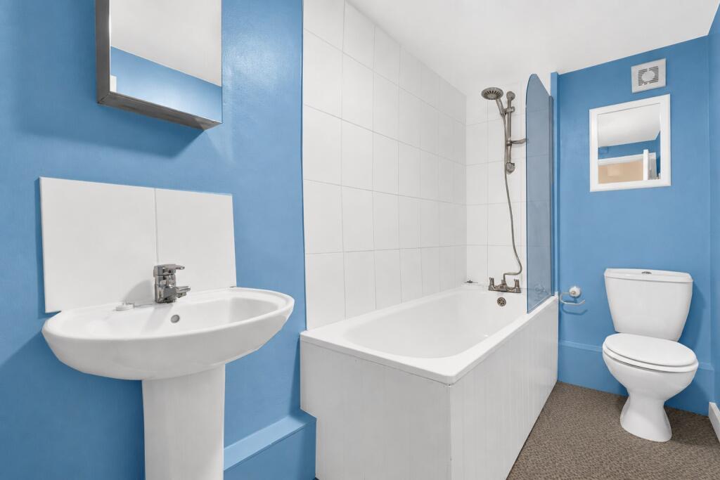 Apartment in Gloucester - View 4
