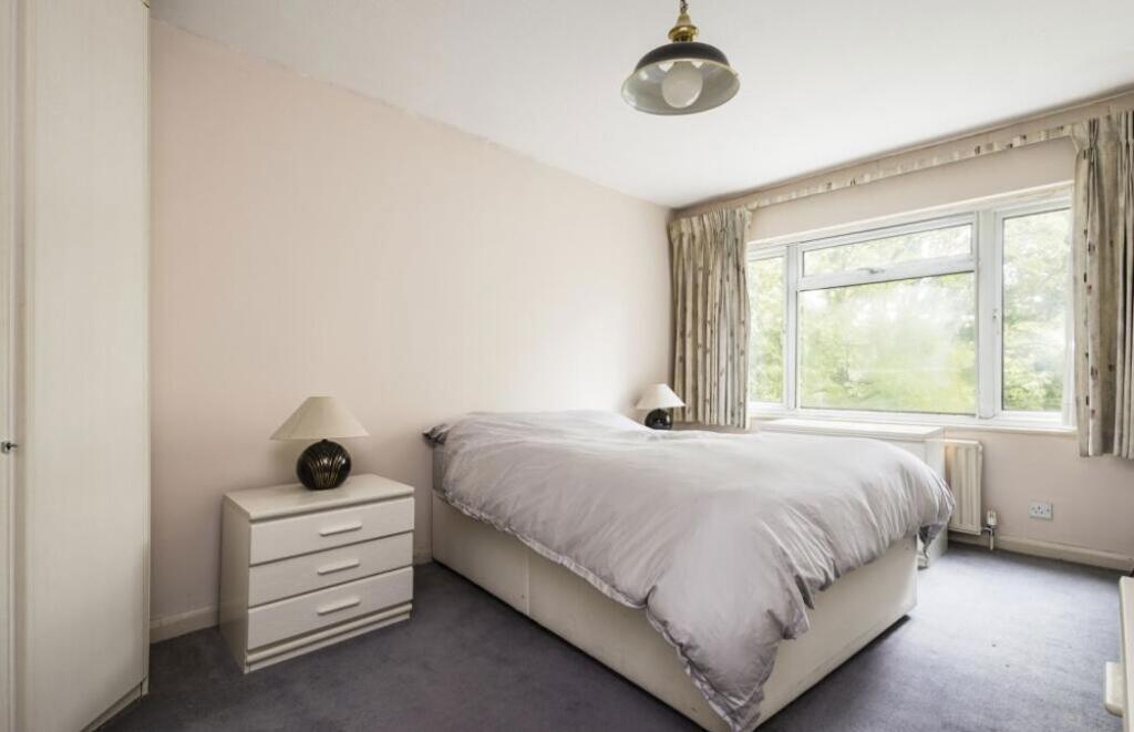 Apartment in London, Hendon - View 3