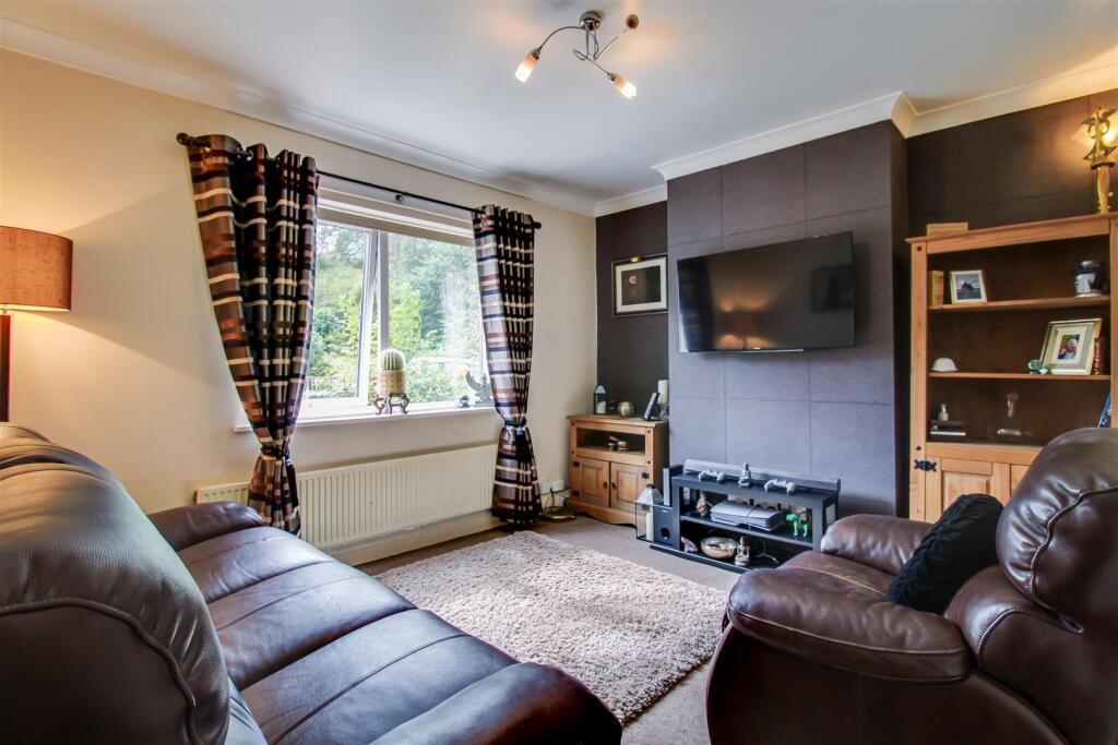 House in Wakefield, Outwood - View 4